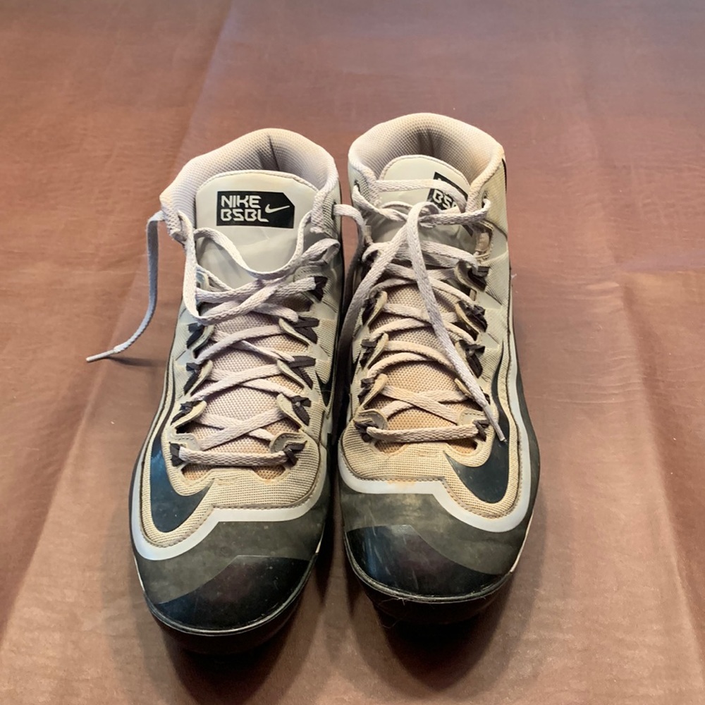 Nike Baseball men’s cleats. Size 12. Very good preworn condition (see photos).